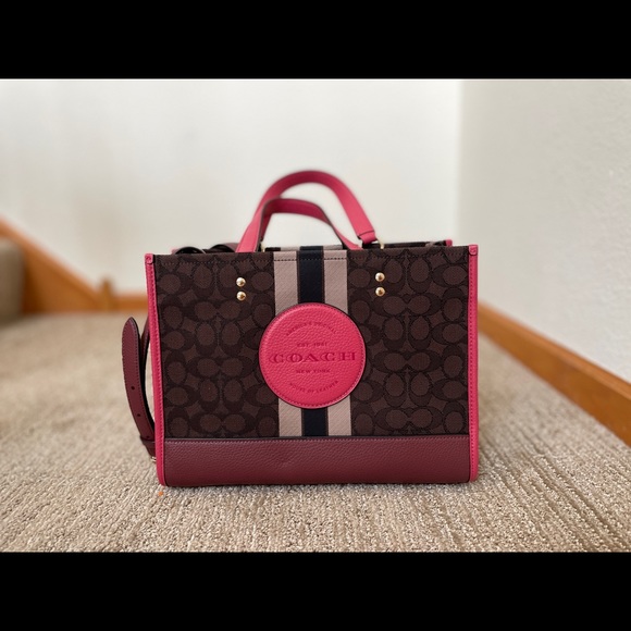 Coach Carryall Dempsey tote with signature-brand new